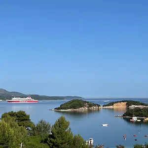 Szálloda Bora Bora, Ksamil